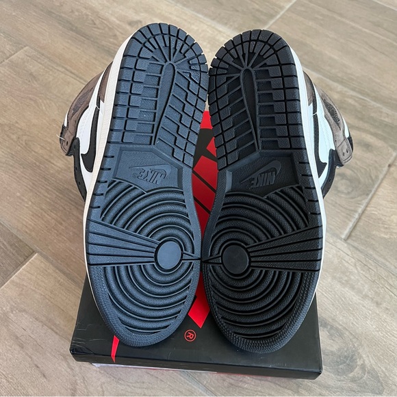 Air Jordan 1 Retro High OG ‘Dark Mocha’ - Picture 9 of 9